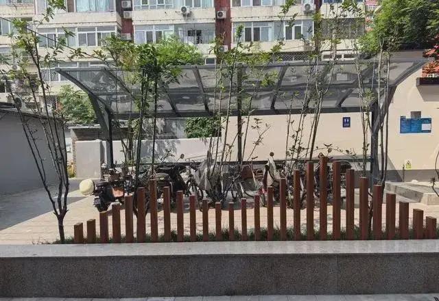 搭乱建居民想提升小区环境的愿望实现了凯发携手马竞赛事拆除700平方米私(图2)